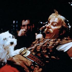 Jde o první hrané zpracování slavných komiksových příběhů Asterixe a Obelixe.