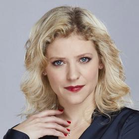 Hana Franková (Jitka Ježková): Inteligentní a citlivá ředitelka nemocnice.