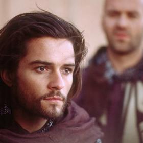 Království nebeské: Prostý kovář Balian (Orlando Bloom) se shodou okolností stane obráncem Jeruzaléma. Dokáže ochránit Svaté město před nájezdem muslimů?