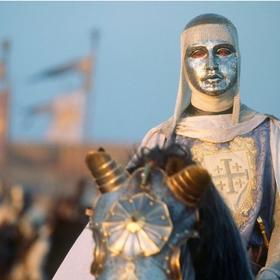 Podle historiků král Balduin IV. žádnou masku nenosil. Šlo o pouhý efekt pro film Království nebeské.