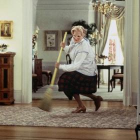 Během natáčení komedie Táta v sukni si Robin Williams zaskočil do sex shopu koupit několik pomůcek. Samozřejmě v převleku za paní Doubtfire.