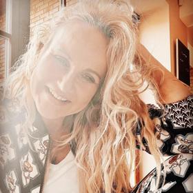 Vendulu Pizingerovou těší, že do české kotliny konečně zavítalo jaro. Miluje sluneční paprsky a užívá si tepla.