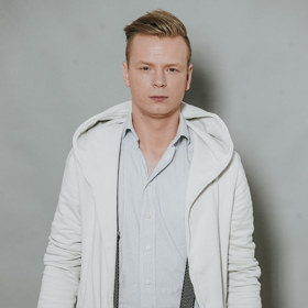 Pavel Dytrt je synem herce Pavla Trávníčka a dabérky Heleny Dytrtové. Ačkoli jsou jeho doménou divadelní prkna, štěstí zkoušel také v soutěži Muž roku. Dostal se sice do finále, na medailovou příčku ale nedosáhl.