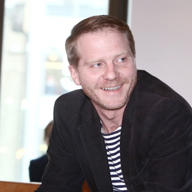 Herce Pavla Baťka vídáme na televizních obrazovkách stále častěji, aktuálně například v seriálu Duch. Batěk má slabost pro námořnická trička, kterých má ve skříni velkou zásobu a nerad chodí v civilu v něčem jiném, než jsou proužky.