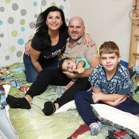 Andrea Kalivodová má s manželem Radkem Tögelem dva syny, staršího Adriana a mladšího Sebastiana.