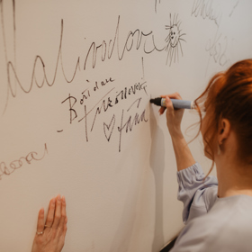 Podpis Táni Pauhofové nesměl chybět na místní zdi slávy.