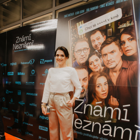 Klára Issová tvrdí, že ji sice netěší být středem pozornosti, ale ráda se při slavnostních příležitostech hezky oblékne.