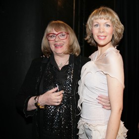 Jak Jana Fabiánová v rozhovoru přiznává, také její matka Naďa Urbánková byla sexuálně zneužívaná.