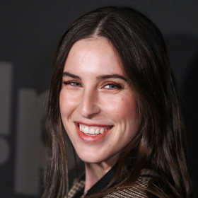 Dcera Scout, která tátovi na Instagramu vyjádřila podporu, pochází z hercova prvního manželství s kolegyní Demi Moore. S tou má hrdina Armageddonu ještě další dvě dospělé dcery - Rumer a Tallulah.