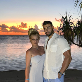 Britney Spears je po boku současného přítele Sama Asghariho šťastná. Na podzim se vymanila z opatrovnictví svého otce a konečně může žít podle sebe.
