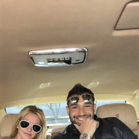 Se Samem si užívala klidu a luxusu, po návratu z dovolené si pak Britney Spears udělala těhotenský test, kde se jí objevily dvě čárky.