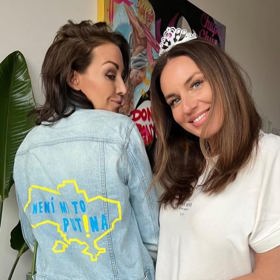 Spojila je bunda, která pomáhá válkou zasažené Ukrajině.