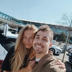 Influencerka Natálie Kotková si nedávno k narozeninám nadělila měsíc na Srí Lance. Její přítel Petr Lexa na ni čekal na letišti.