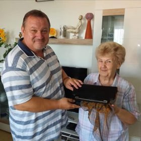 Jiří Werich Petrášek dostal od hospodyně Jana Wericha kabelku z hadí kůže, kterou jí jeho otec koupil. Pro Jiřího je to jedna z mála hmatatelných vzpomínek na tátu.