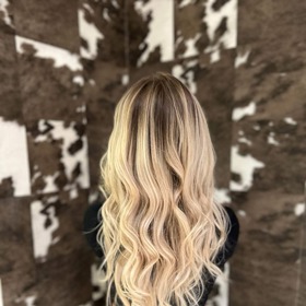 Dobře zvolená blond z módy nikdy nevyjde.