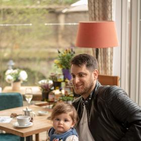 Vlasů má chlapeček opravdu požehnaně, zřejmě dobrá genetická výbava po mamince.