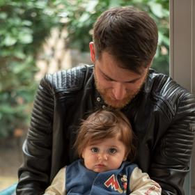 Manžel Nikol Petr Leitgeb se synem Tobiasem, kterému rodiče přezdívají Mauglí.