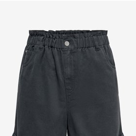 Černé kraťasy stažené v pase. JDY, 699 Kč