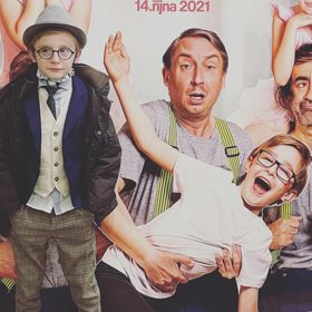 Dětský herec Oliver Vyskočil už se objevil v několika celovečerních filmech - Bábovky, Mimořádná událost, Přání Ježíškovi nebo Chlap na střídačku.