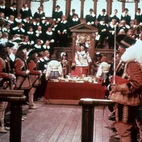 Snímek se také dočkal kritiky, a to za to, že v něm tvůrci zobrazili Cromwella jako ryze kladného hrdinu.