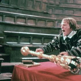 Původní délka filmu Cromwell byla 180 minut, jelikož ale musel být zkrácen o čtyřicet minut, neobjevila se v ději spousta vedlejších postav.