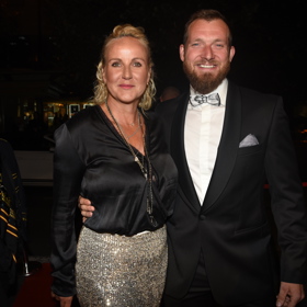 Manželé Pizingerovi mohou díky babičce občas vyrazit do společnosti nebo na dobrodružné cesty.