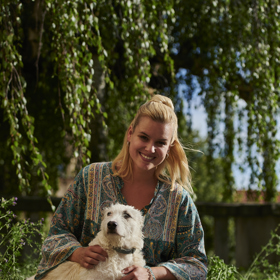 Patricie Pagáčová se sice ve filmu Gump - pes, který naučil lidi žít jmenuje Káťa, ale Gump jí dá přezdívku Louka. Pojmenovává si lidi podle toho, co cítí.