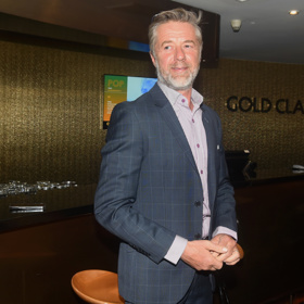 Jiří Langmajer, který hraje ve filmu hlavní roli, může být na své krásné dcery pyšný.