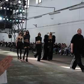 Podle Liběny Rochové je Tomáš Němec vycházející hvězdou mezi návrháři.