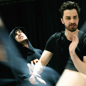 V novém muzikálu Branický zázrak se Šimon Bilina objeví v roli bezdomovce Rudy.