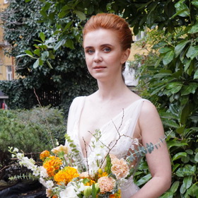 Herečka Martina Babišová nechala vyniknout výraznou svatební kytici.