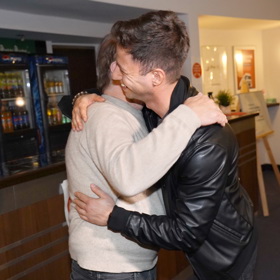 Setkání s Petrem Jandou bylo vřelé. Zpěvák dostal pozvánku také na jeho tajnou oslavu narozenin.