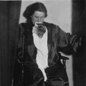 Z takzvané ektoplasmy měla dokonce zhmotnit vyvolávaného ducha.