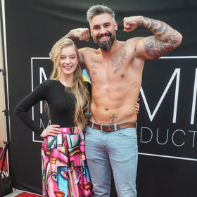 Na druhém letošním castingu na Muže roku nesměla chybět herečka ze seriálu ZOO Michaela Pecháčková. Zapózovala s Mužem roku 2016 Josefem Kůrkou.