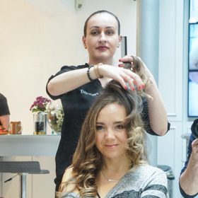 Zpěvačku Lucii Vondráčkovou jsme zastihli v pražském kadeřnickém salónu ve Slovanském domě.