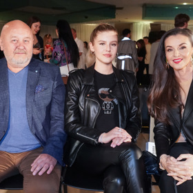 Mezi diváky nesměli chybět její nejbližší - táta Georg Jirasek, sestra Natálie Jirásková a máma Iva Kubelková.