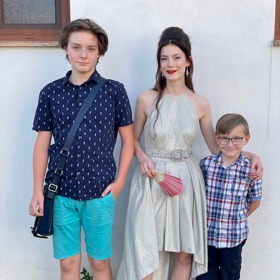 Eliáš Vyskočil se svými sourozenci, sestrou Sárou a mladším bráškou Oliverem.