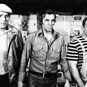 Karel Engel, dědeček herečky Sáry Korbelové, byl slavným filmovým kaskadérem.