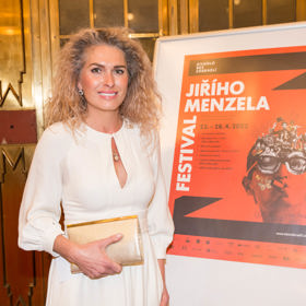 Olga Menzelová oslavila na konci ledna 44. narozeniny, ale kromě šedin ve vlasech na ní přibývající roky nejsou znát.