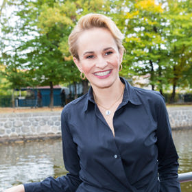 Zpěvačka Monika Absolonová propadla vaření a pečení. Její vánočky a mazance jsou vyhlášenou záležitostí a Monika už začala vařit i se svými fanoušky - v přímých přenosech přes sociální sítě.