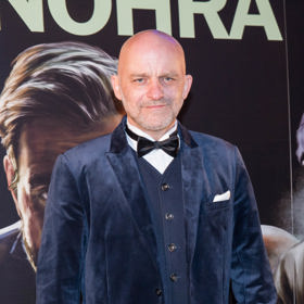 Také herec Hynek Čermák prodává klobásy, kterou nesou název Čermákův macek...