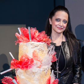 Třípatrový dort od Josefa Maršálka dostala Lucie Bílá nejen k premiéře muzikálu Láska je láska.