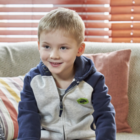 Taky malý Chris vyrostl a změnil "svého" herce. Do Čech se vrací s tváří Michaela Lorence.