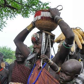 Dívky, které tuto proceduru podstoupí, se nemusí bát, že by zůstaly samy a na okraji společnosti. 