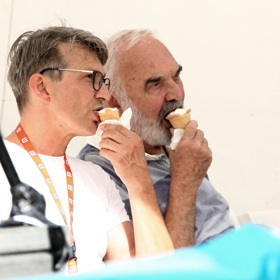 Mnozí o Janu a Zdeňku Svěrákových tvrdí, že jsou nerozlučná dvojice. A na jejich filmech je to znát.