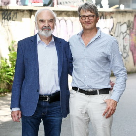 „Hraju spisovatele Šejnohu. Ten člověk jako by mi vypadl z oka. Je jen o něco komičtější,“ popisuje Zdeněk Svěrák svoji úlohu v komedii Betlémské světlo.