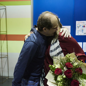 Rozloučení Evy Hacurové se seriálovým kolegou Bedřichem v podání Adriana Jastrabana.