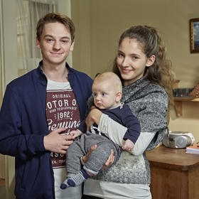 Na archivní fotografii je herečka Sara Sandeva, která Skyler původně hrála.