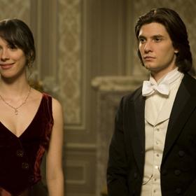 Herec Ben Barnes namluvil i svého "dvojníka" na obraze, jeho hlas byl poté počítačově upraven. V české verzi se tohoto úkolu zhostili dva dabéři.