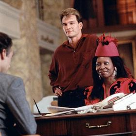 Whoopi Goldberg si do filmu Duch prosadil sám Patrick Swayze.